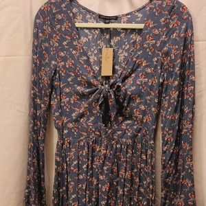 BNWT ADORABLE FLORAL DRESS WITH TIE FRONT BY AMERICAN EAGLE SIZE MEDIUM